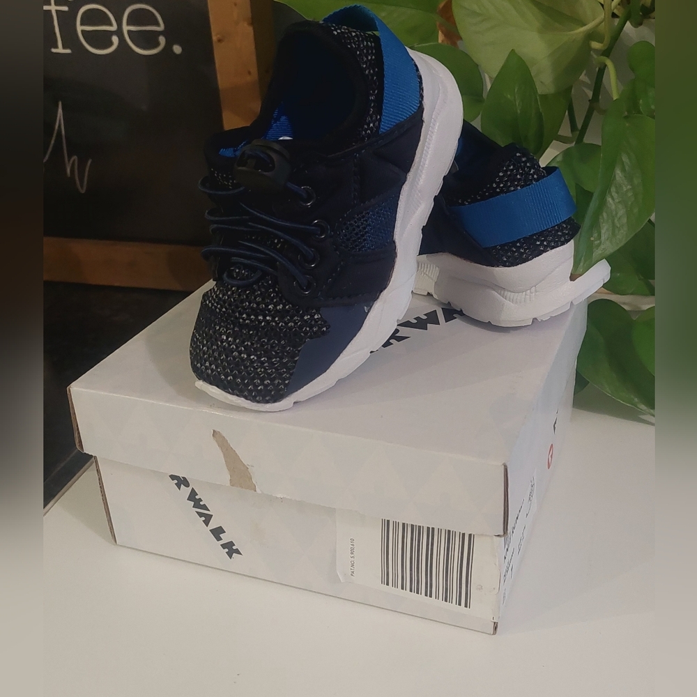 Airwalk Kids Sneakers in Navy and White